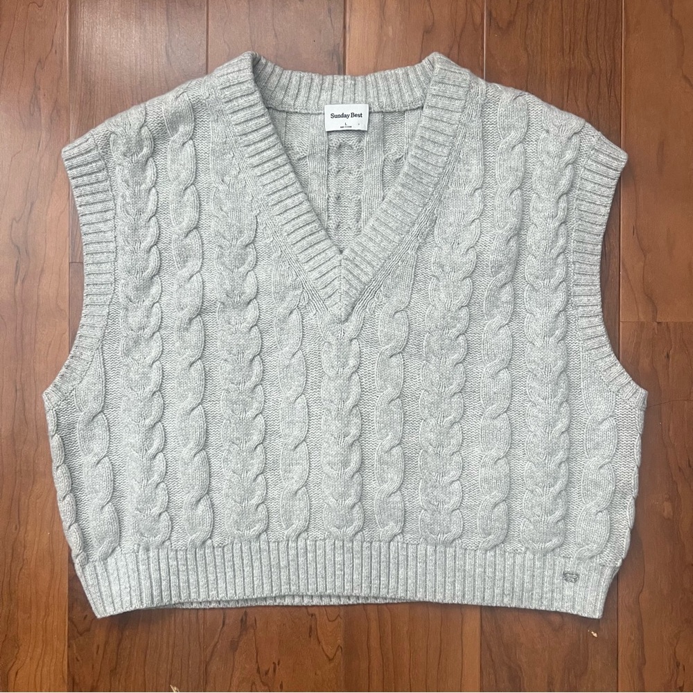 Aritzia Sunday Best WINSTON SWEATER Vest